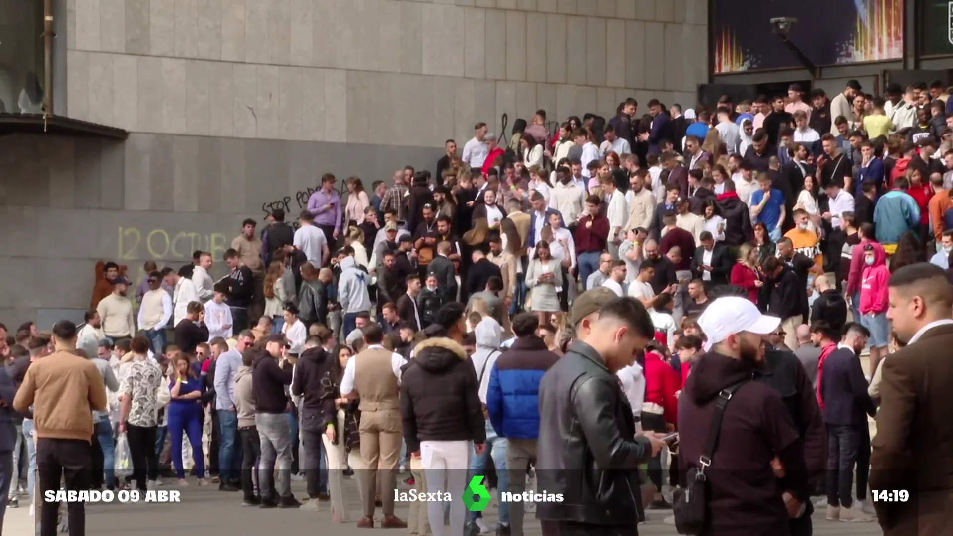 Jóvenes en un evento de una criptosecta