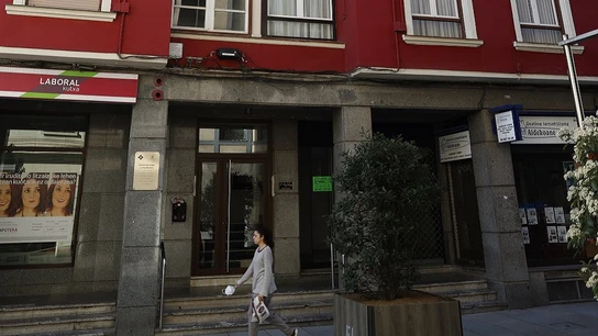 Portal del edificio donde un hombre ha sido detenido por matar a su hermano Portal del edificio donde un hombre ha sido detenido por matar a su hermano