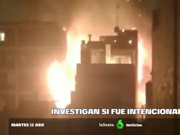 Una explosión en Barcelona provoca un incendio que afecta a ocho edificios y deja al menos cuatro heridos