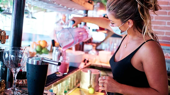 Una usuaria de Twitter augura lo que puede pasar en los negocios cuando deje de ser obligatoria la mascarilla Una usuaria de Twitter augura lo que puede pasar en los negocios cuando deje de ser obligatoria la mascarilla