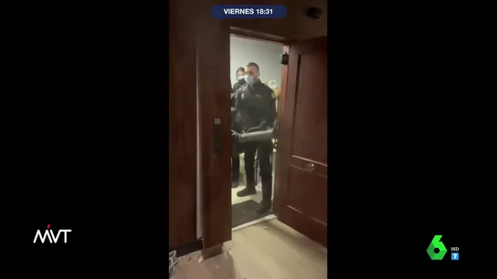 El inquilino del caso de la "patada en la puerta" pide 4 años de cárcel para los seis policías El inquilino del caso de la "patada en la puerta" pide 4 años de cárcel para los seis policías