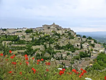 Gordes es uno de los destinos de primavera más bellos de Francia. Te contamos por qué Gordes es uno de los destinos de primavera más bellos de Francia. Te contamos por qué
