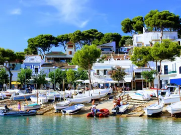 Llafranc, una de las poblaciones con más encanto de la Costa Brava Llafranc, una de las poblaciones con más encanto de la Costa Brava
