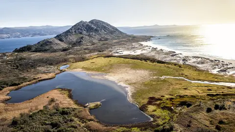 Laguna y monte Louro Laguna y monte Louro