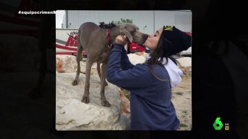 Miriam Vallejo con uno de sus perros