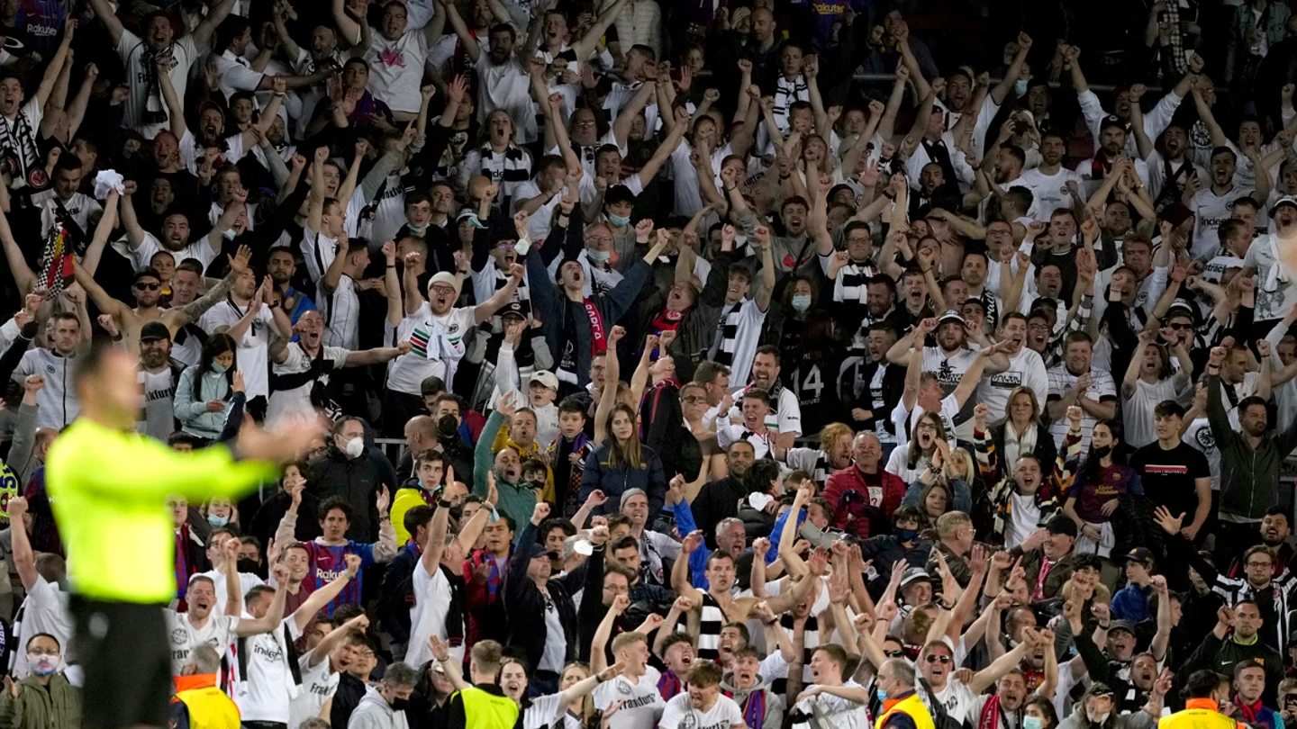 Aficionados del Eintracht en el Camp Nou Aficionados del Eintracht en el Camp Nou