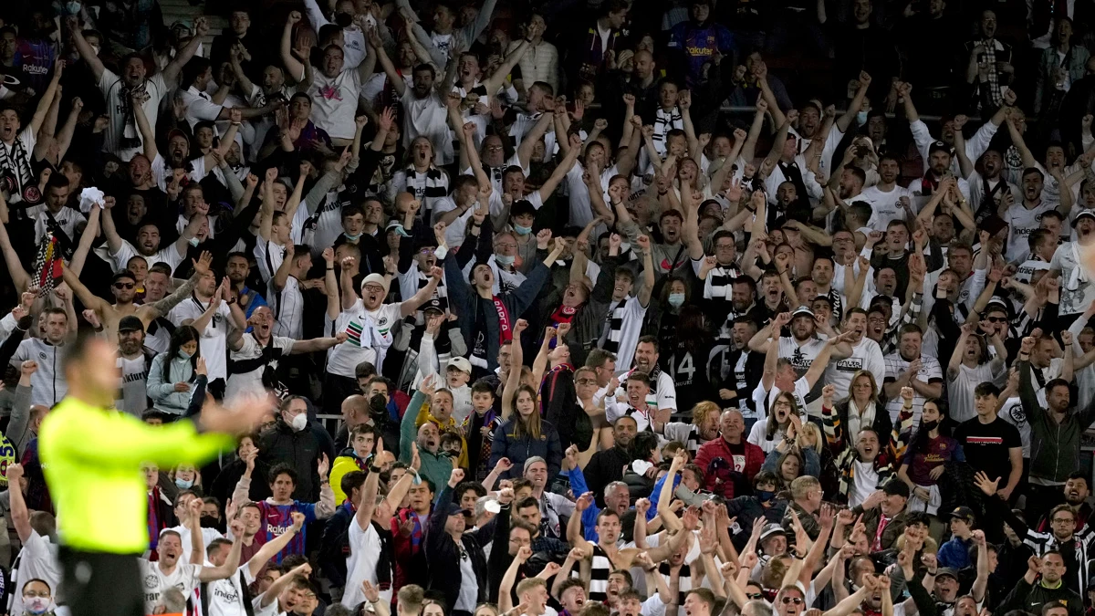 Aficionados del Eintracht en el Camp Nou