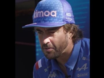 Fernando Alonso observa el GP de Las Vegas