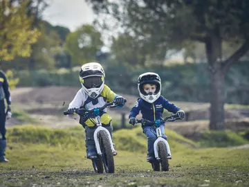 Husqvarna Motorcycles 12EDRIVE Y 16EDRIVE Husqvarna Motorcycles 12EDRIVE Y 16EDRIVE