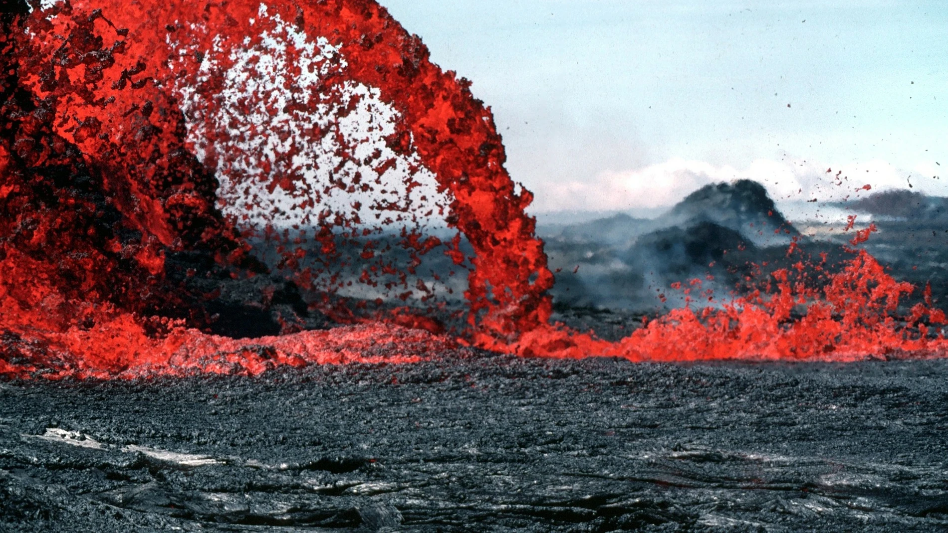 Qué diferencia hay entre magma y lava