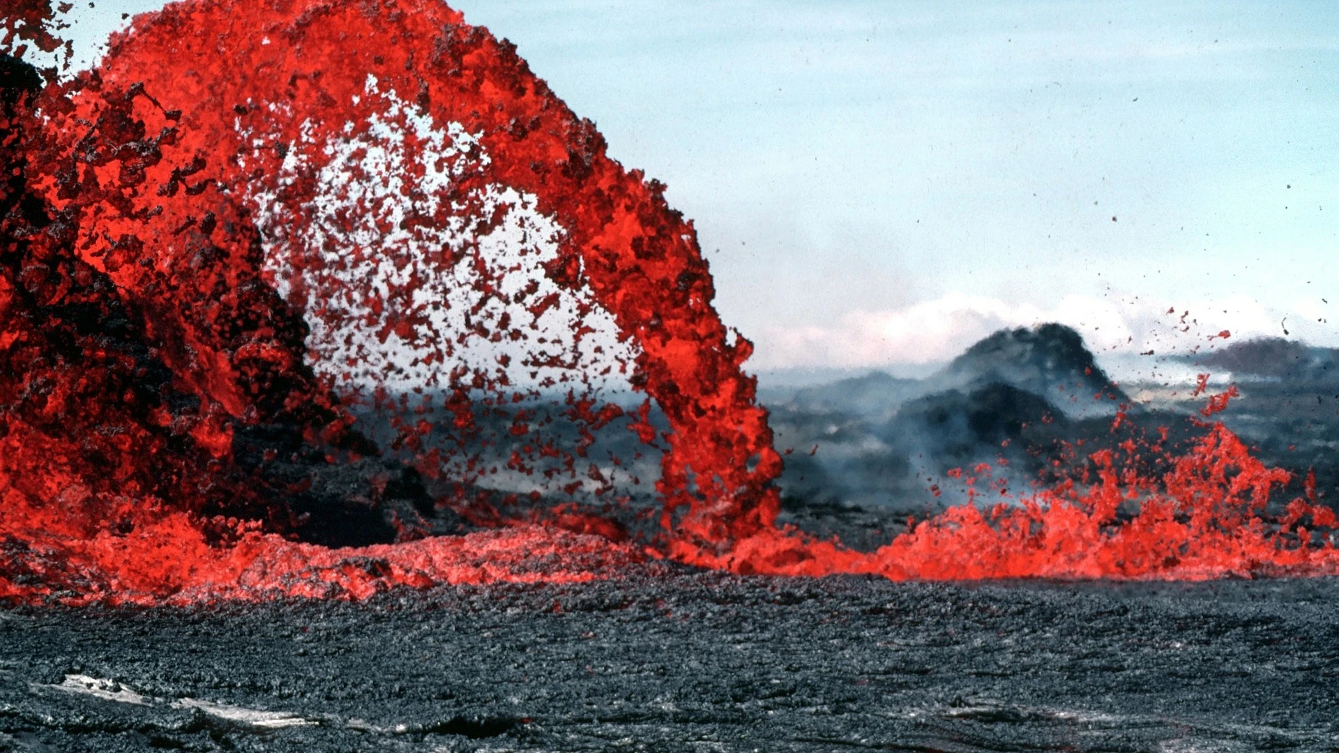 Qué diferencia hay entre magma y lava