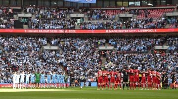 Minuto de silencio en Wembley