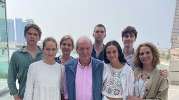 Foto del Rey Juan Carlos con su familia en Abu Dabi