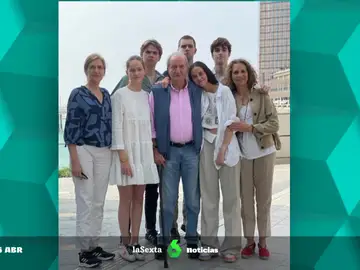El detalle que llama la atención de la foto de Juan Carlos con las infantas y sus hijos