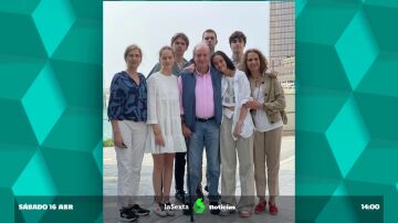 El detalle que llama la atención de la foto de Juan Carlos con las infantas y sus hijos