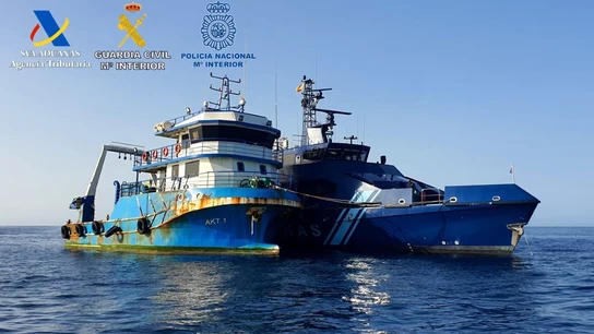 Interceptan un pesquero con casi tres toneladas de cocaína en aguas al sur de Canarias Interceptan un pesquero con casi tres toneladas de cocaína en aguas al sur de Canarias