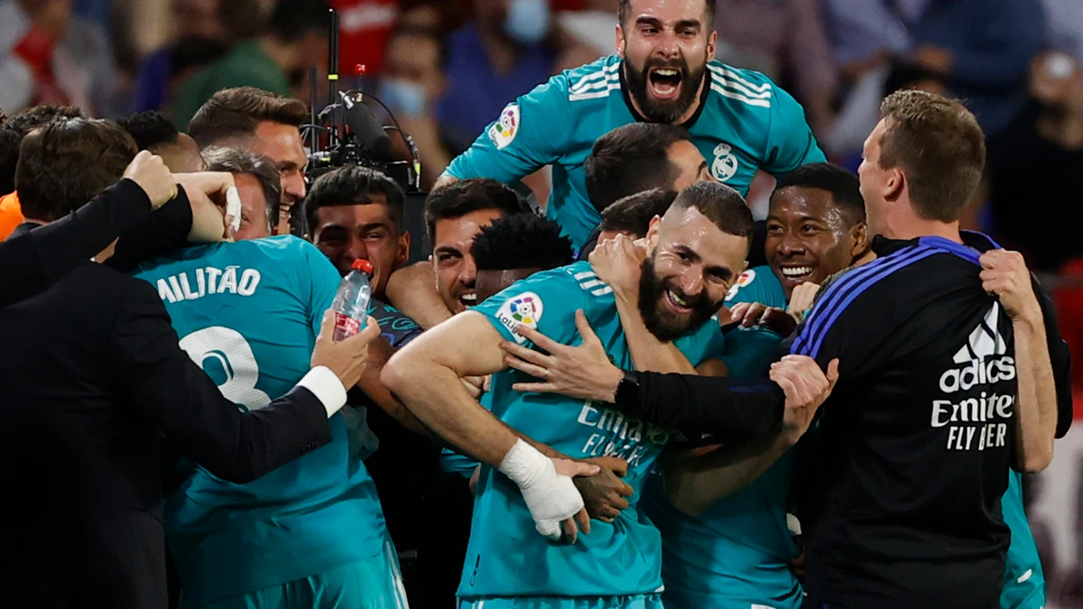 Karim Benzema celebra un gol con el Real Madrid