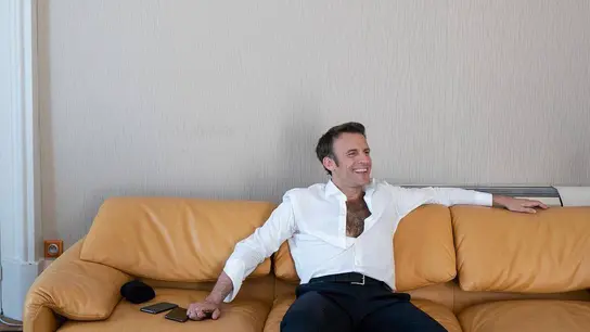 La imagen viral de Emmanuel Macron que no deja a nadie indiferente A pecho descubierto