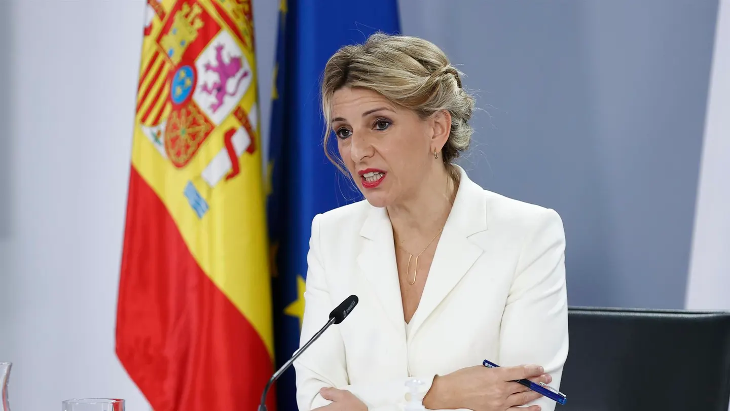 Yolanda Díaz anuncia la creación del estatuto del becario: "Contarán con un catálogo de derechos" Yolanda Díaz anuncia la creación del estatuto del becario: "Contarán con un catálogo de derechos"