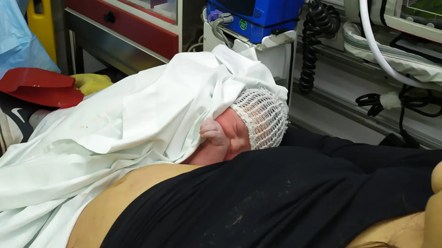 Un bebé nace en un atasco en la A-3 en la entrada de Madrid Ambas se encuentran bien