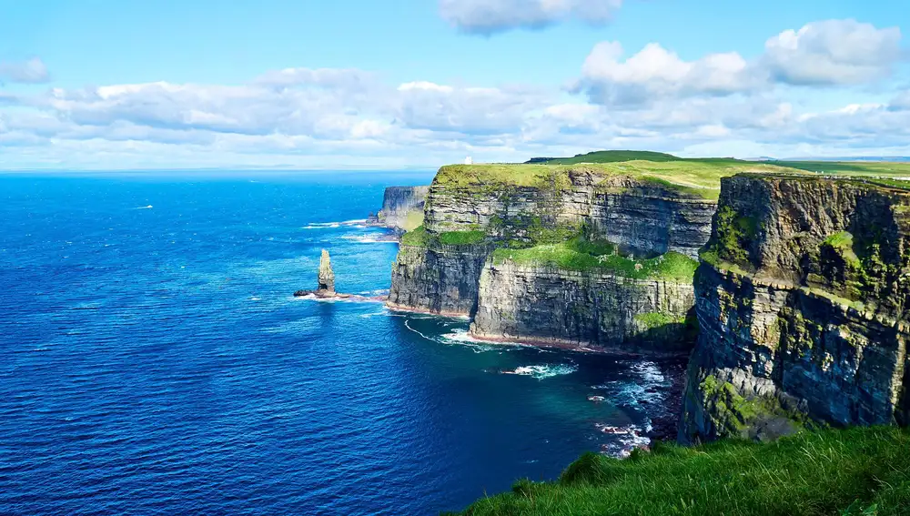 Descubre los impresionantes acantilados de Moher en Irlanda