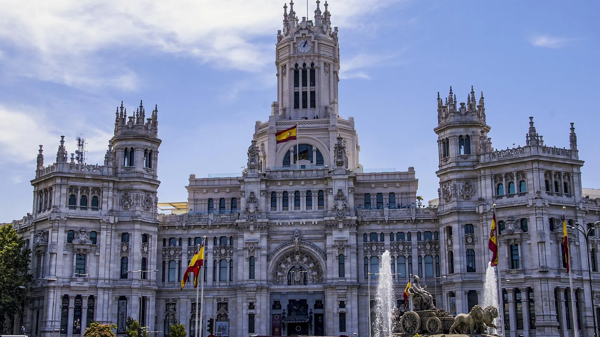Ayuntamiento de Madrid y La Cibeles Ayuntamiento de Madrid y La Cibeles