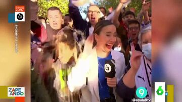 La euforia de una seguidora del Betis gritando como un 'velociraptor' al ganar la Copa del Rey: "¡Hasta el tanga lo tengo verde!"