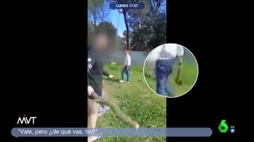El alcalde de Caldes de Malavella (Girona) amenaza con un hacha a unos okupas