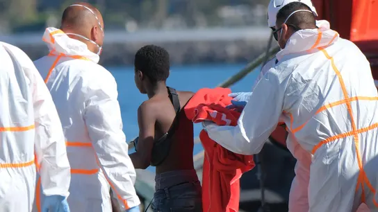 La Guardamar Calíope llegando al puerto de Arguineguín en Gran Canaria.  Drama humanitario