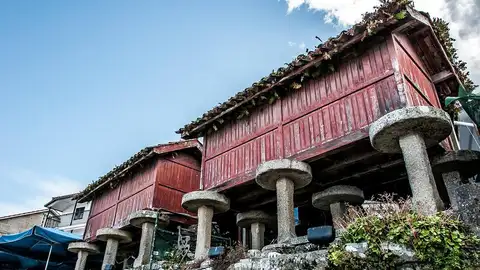 Hórreos en Combarro. Galicia Hórreos en Combarro. Galicia