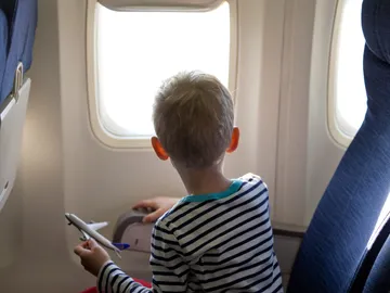 menor de edad en avión menor de edad en avión