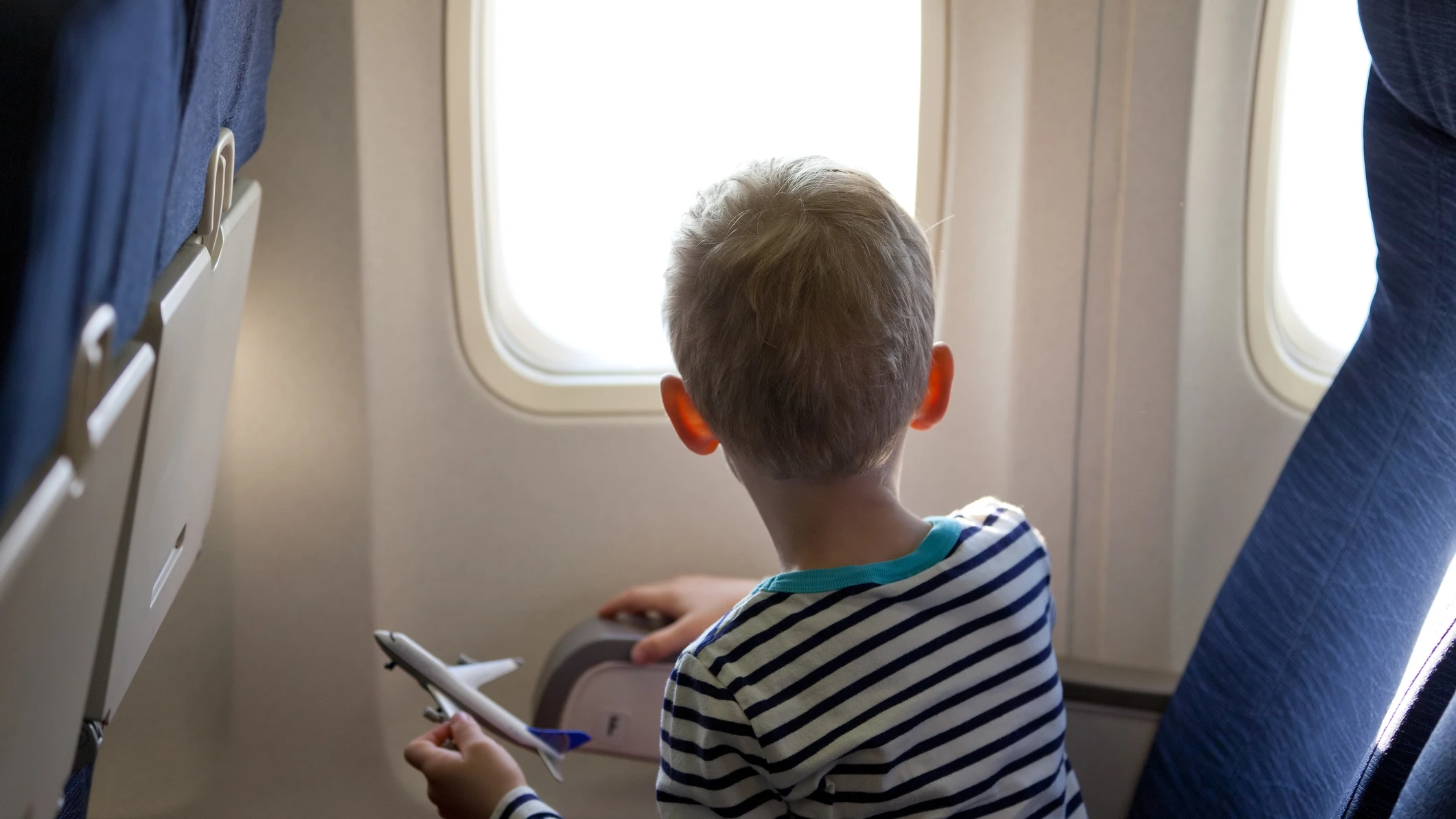 menor de edad en avión menor de edad en avión