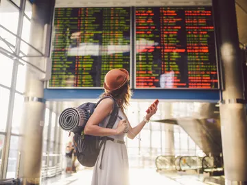 Chica en el aeropuerto Chica en el aeropuerto