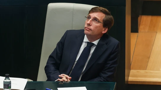 El alcalde de Madrid, José Luis Martínez Almeida, durante el pleno extraordinario convocado a petición de Más Madrid para abordar el caso de las mascarillas. El alcalde de Madrid, José Luis Martínez Almeida, durante el pleno extraordinario convocado a petición de Más Madrid para abordar el caso de las mascarillas.