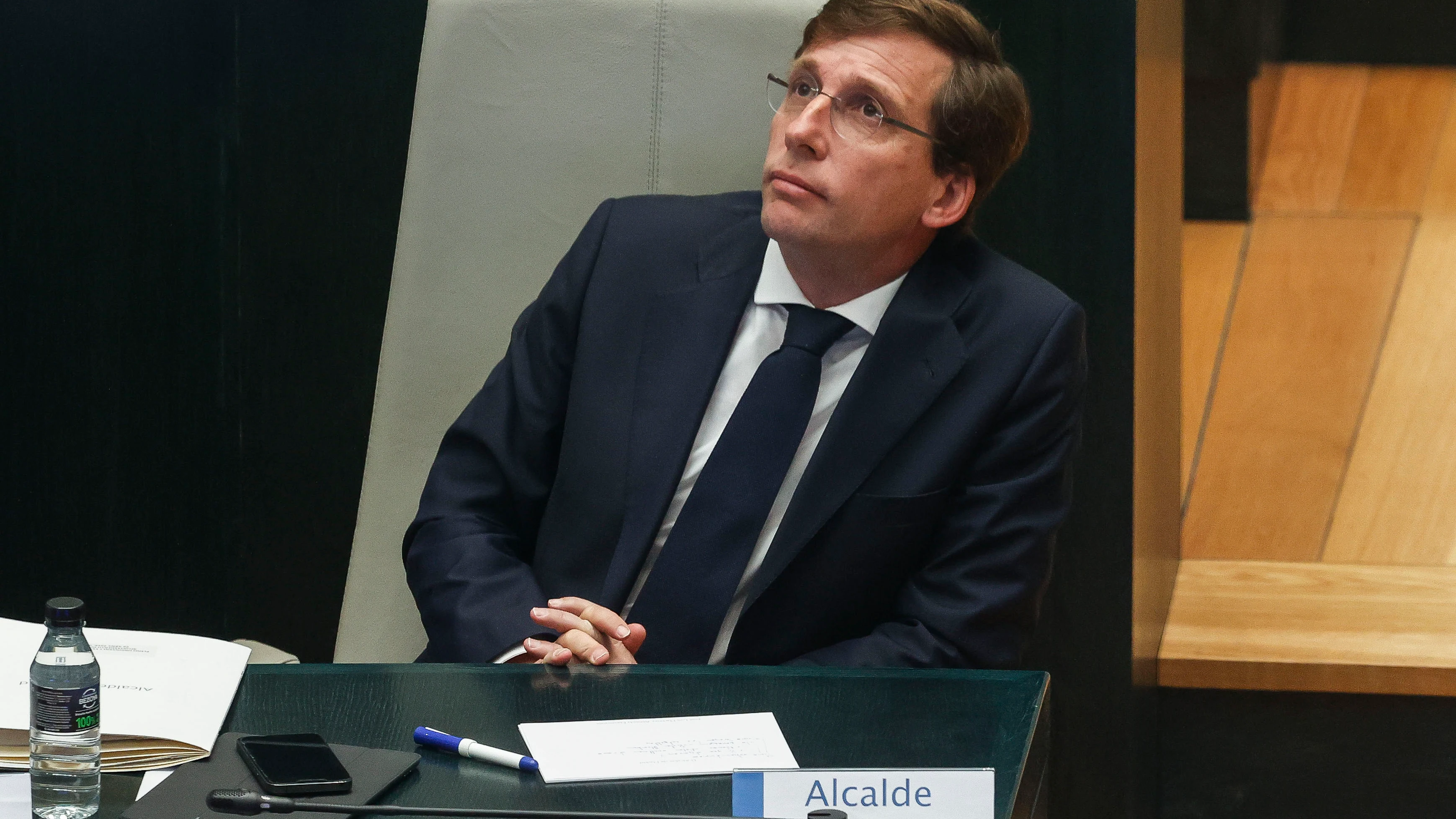 El alcalde de Madrid, José Luis Martínez Almeida, durante el pleno extraordinario convocado a petición de Más Madrid para abordar el caso de las mascarillas.