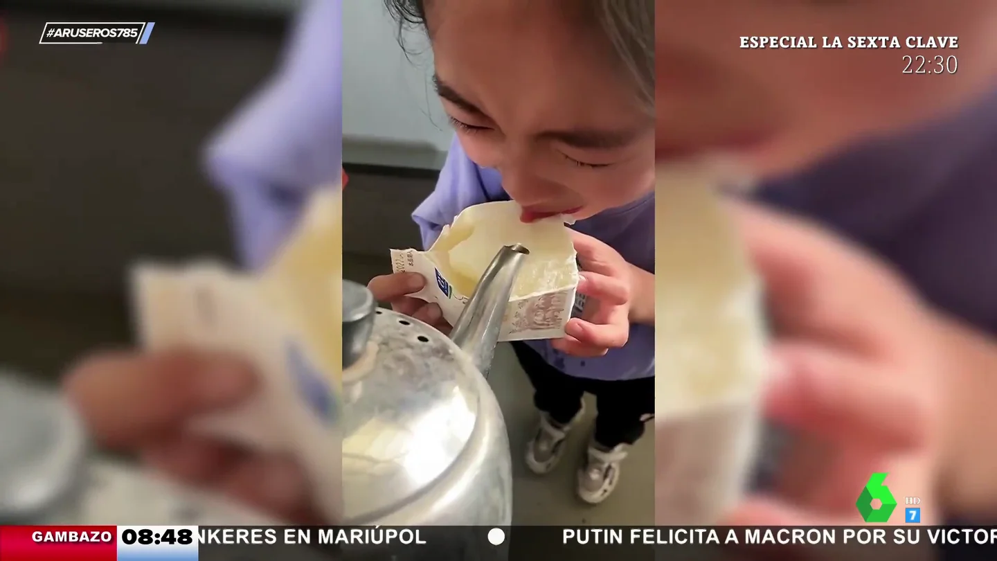 Niña lengua helado Niña lengua helado
