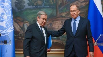 El secretario general de la ONU, António Guterres, y el ministro de Exteriores ruso, Serguéi Lavrov.