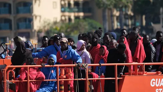 Un muerto y 26 desaparecidos al naufragar una patera durante un rescate a 245 kilómetros de Canarias Drama humanitario