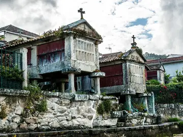 Hórreos en Combarro. Galicia Hórreos en Combarro. Galicia
