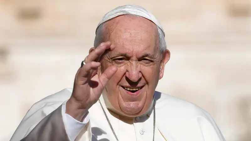 El papa Francisco pide que se trate mejor a las suegras, pero que ellas "tengan cuidado con su lengua"