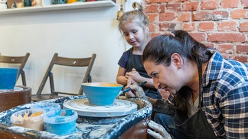 Regarla un curso de cerámica en el Día de la Madre es un detalle original
