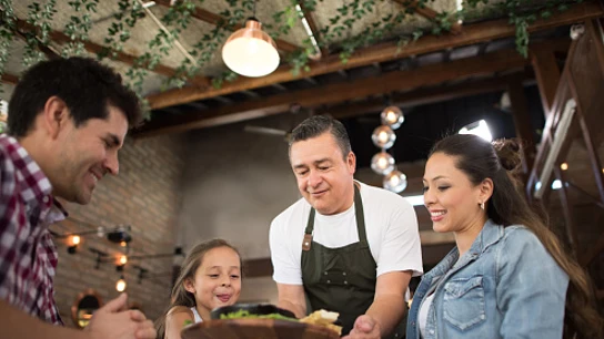 Cena en un restaurante especial Cena en un restaurante especial