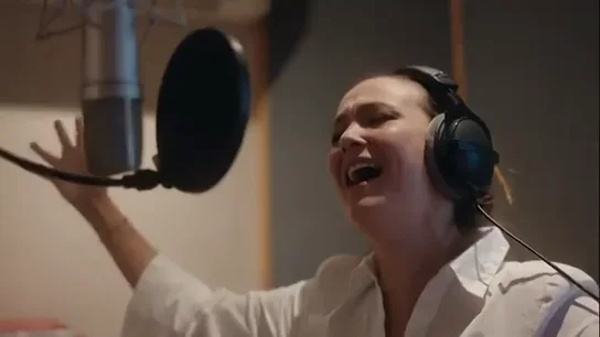 Así se grabó la primera versión de 'Ay Mamá': "Hay que hacer que no parezca una broma" ¿Himno o broma?