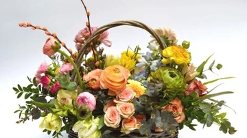 Las cestas de flores también son una alternativa en el Día de la Madre