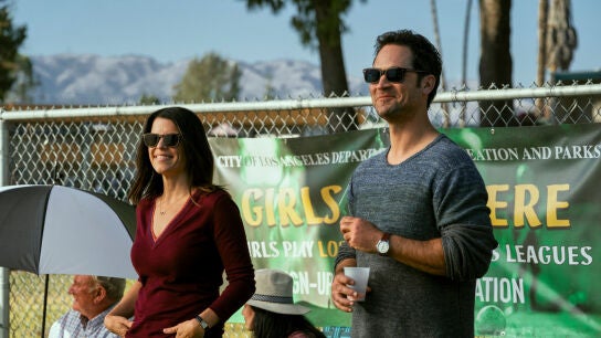 Neve Campbell es Maggie McPherson y Manuel Garcia-Rulfo es Mickey Haller en 'El abogado del Lincoln'