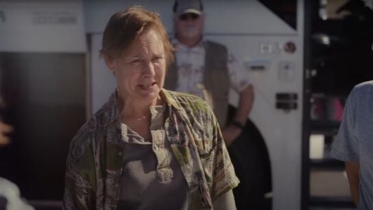 Laurie Metcalf será Alice, la nueva tour manager de Deborah Vance