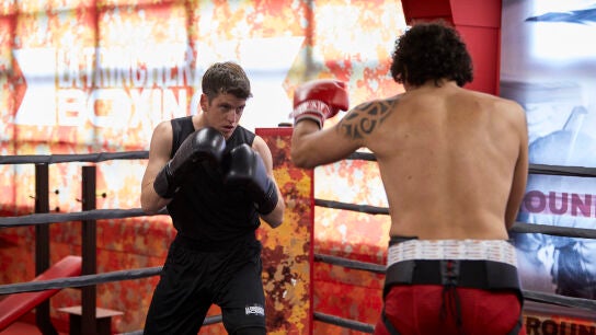 En 'La última' veremos a Miguel Bernardeau subido al ring como Diego, un aspirante a boxeador profesional