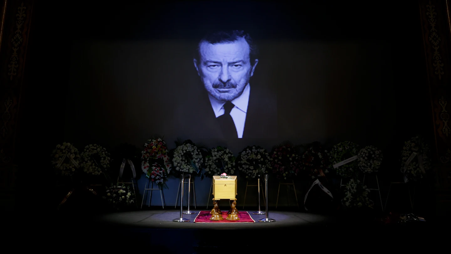 La capilla ardiente de Juan Diego se instala en Teatro Español: admiradores y compañeros despiden al actor La capilla ardiente de Juan Diego se instala en Teatro Español: admiradores y compañeros despiden al actor