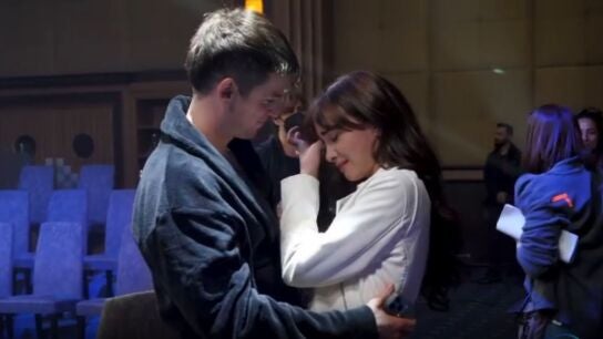 Miguel Bernardeau y Aitana, emocionados tras terminar el rodaje de 'La última', la serie que protagonizan para Disney+