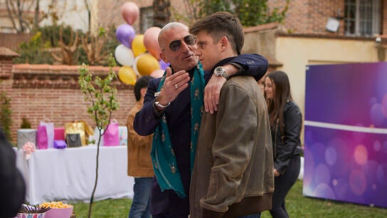 Luis Zahera con Miguel Bernardeau, en 'La última'